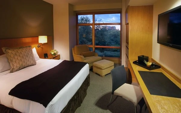 Cedarbrook Lodge On Bloomspot – Room, Wine, Breakfast & Snacks For $104.30/nt!