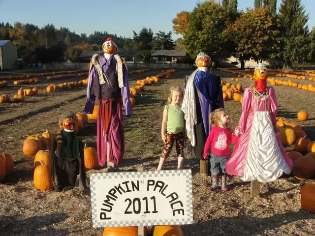 Scholz Farms “Pumpkin Palace” – Pierce County Pumpkin Patch with lots of FREE family fun!
