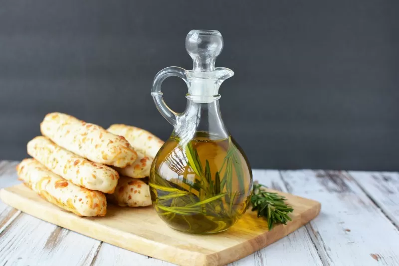 A simple recipe for Rosemary Infused Olive OIl