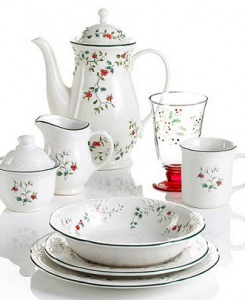 pfaltzgraff winterberry collection