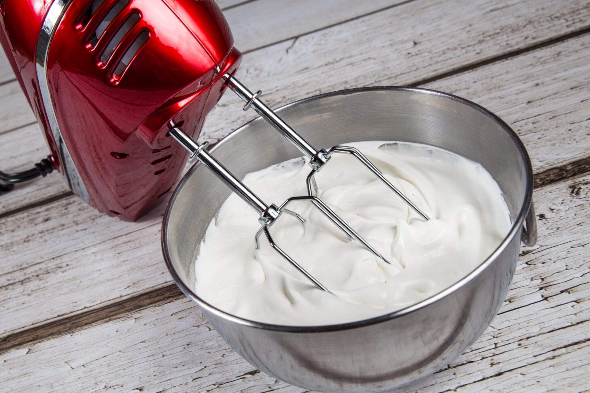 Electric hand mixer with whipped cream