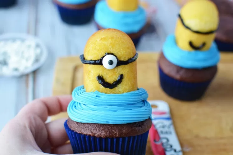Twinkie Minions cupcake toppers