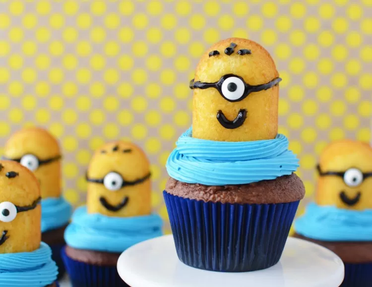 Minion Twinkies on cupcakes