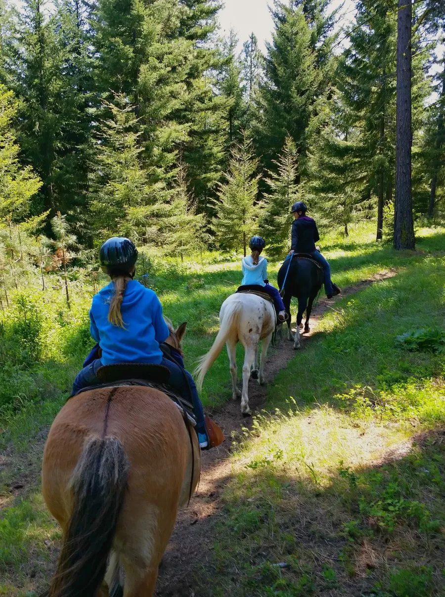 Horseback riding near Suncadia with Three Peaks Outfitters