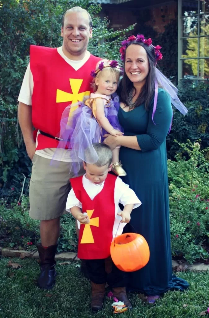 medieval-themed-family-halloween-costumes-674x1024
