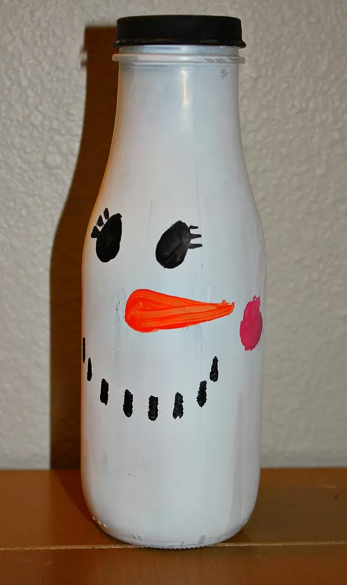 DIY Snowmen from Starbucks Bottles