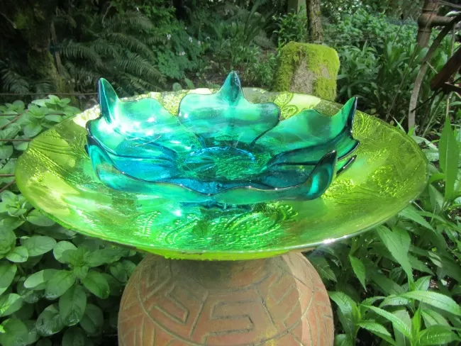 Birdbath made from plates