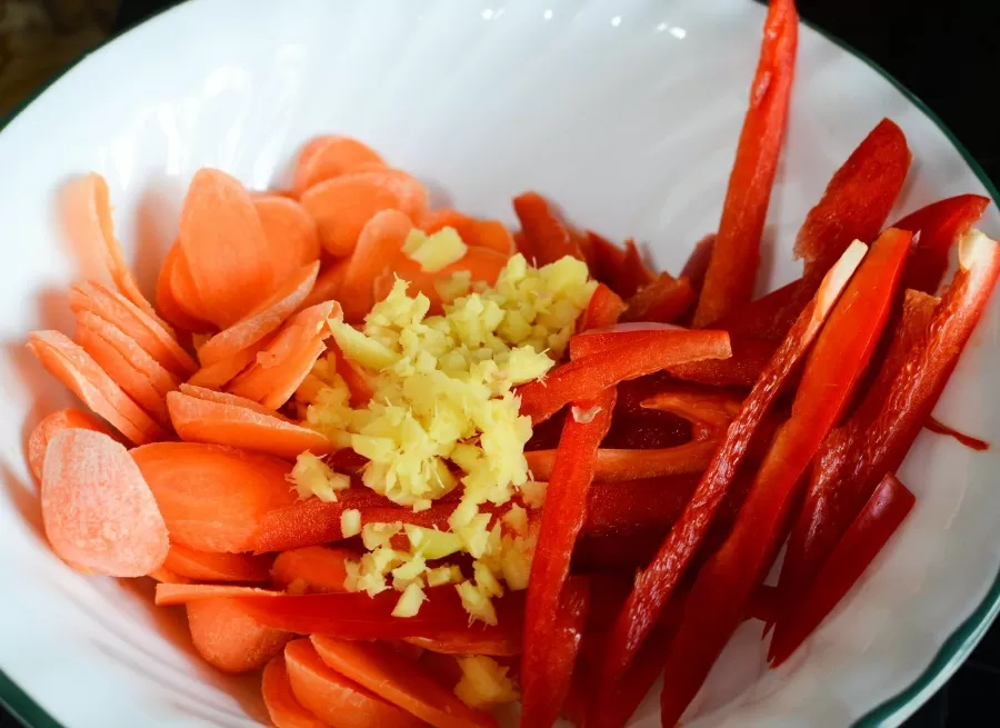 Ingredients for Slow Cooker Honey Garlic Chicken with Ginger