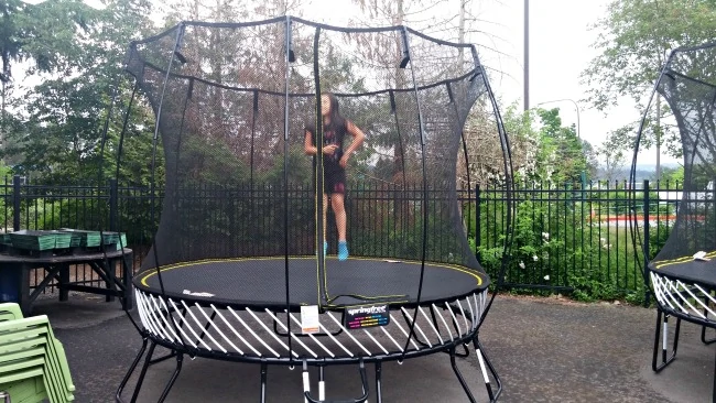 Spring free round trampoline