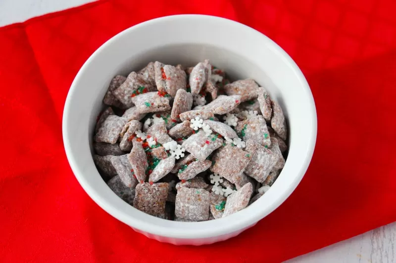 Christmas Muddy Buddies Mix