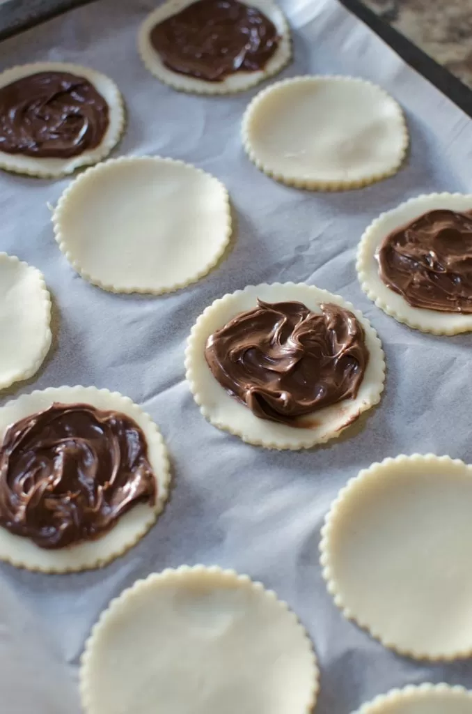 Making Nutella Mini Pies