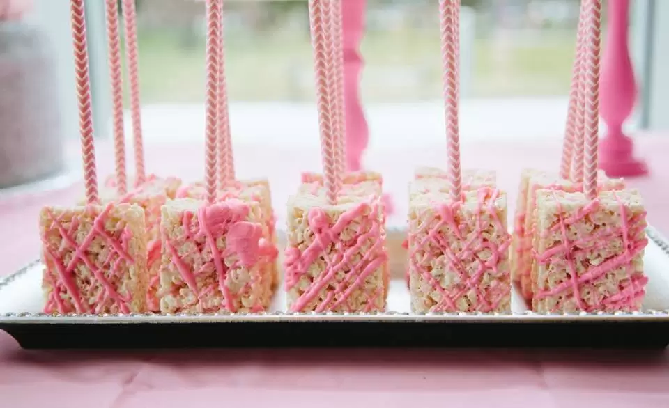 Pink Rice Krispy Treat Pops