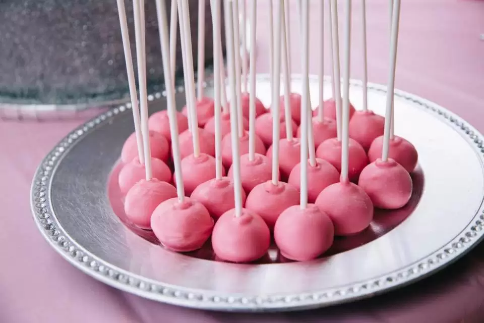 DIY Pink Cake Pops