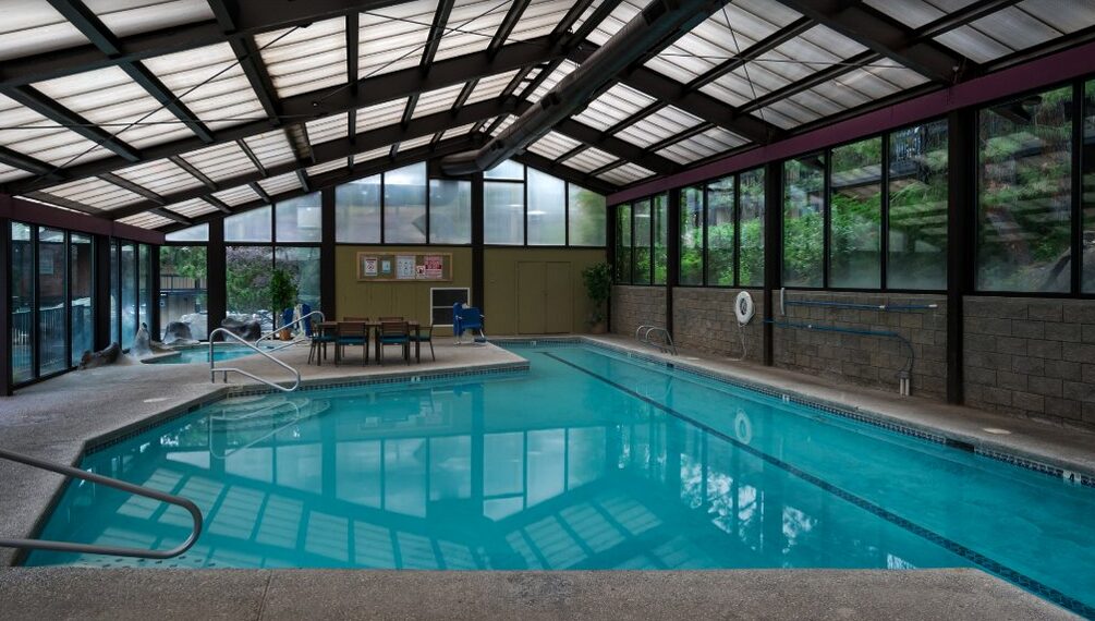 hotels in albany oregon with indoor pool