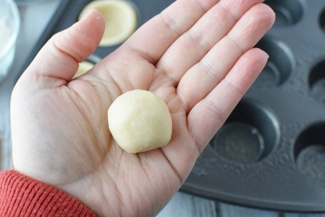 Roll the dough for easter basket cookies