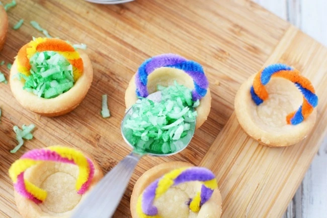 filling easter basket cookies