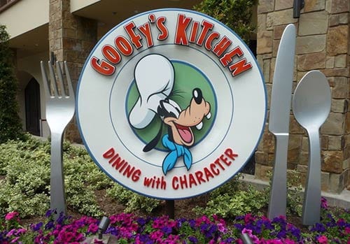 goofys kitchen character dining at disneyland