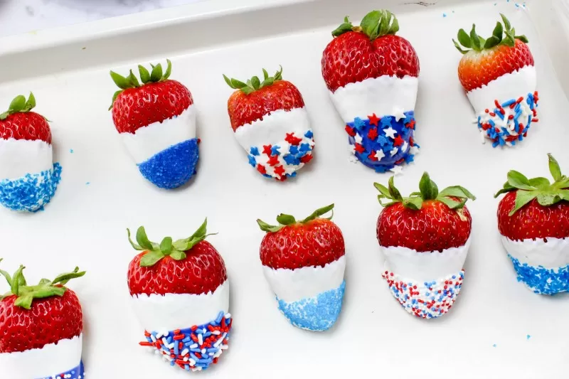 How to Make Patriotic Chocolate Covered Strawberries