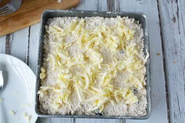 Crumb topping for blackberry cobbler with butter