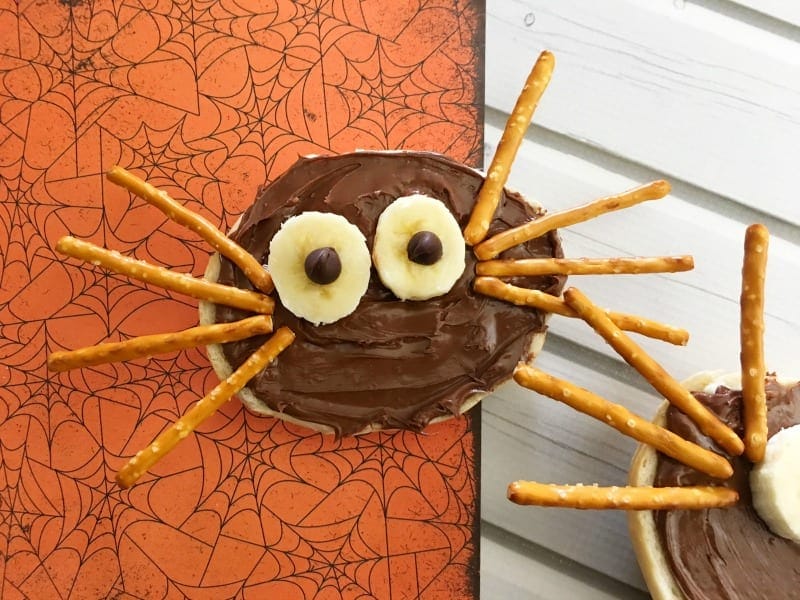 Kids will love these Spider Bagels that are easy to make & perfect for a fall treat
