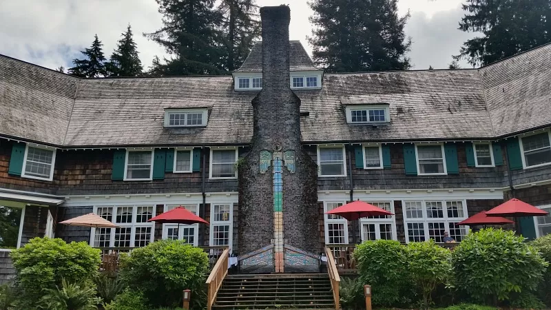 Quinault Lodge, an Olympic National Park lodge on the banks of Lake Quinault
