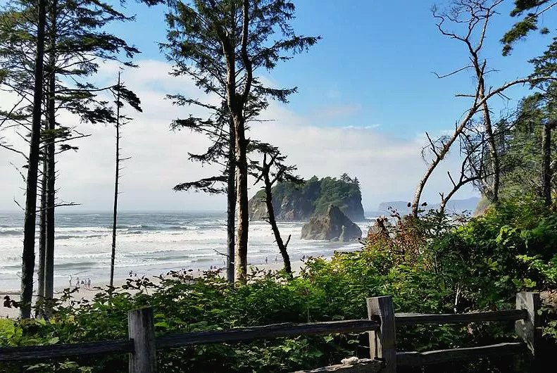 Ruby Beach in Olympic National Park is easy to access and a kid friendly beach with lots of driftwood, rocks to stack & sea stacks for tide pool exploration