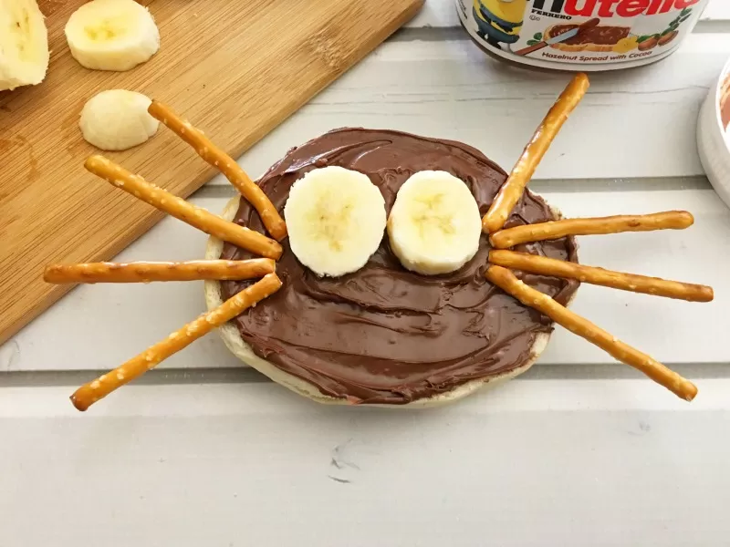 Spider Bagels with Nutella, Pretzels and Bananas