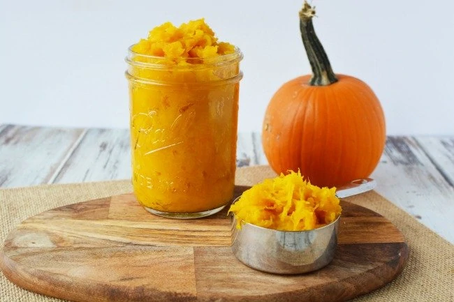 Making pumpkin puree homemade