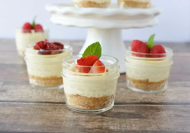 Cheesecake in mason jars