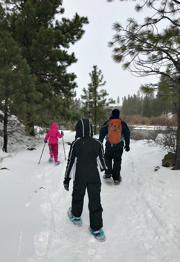 Snowshoeing along Deschutes River to Benham Falls Bend Oregon