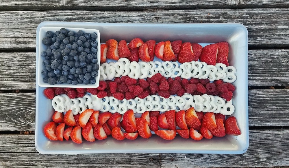 Try this easy & healthy patriotic flag snack for summertime