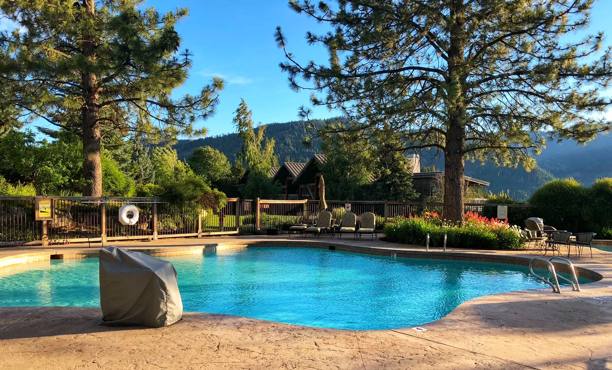 Sun Mountain Lodge Pool