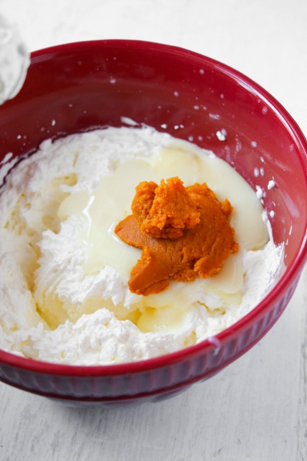 Adding pumpkin puree to ice cream