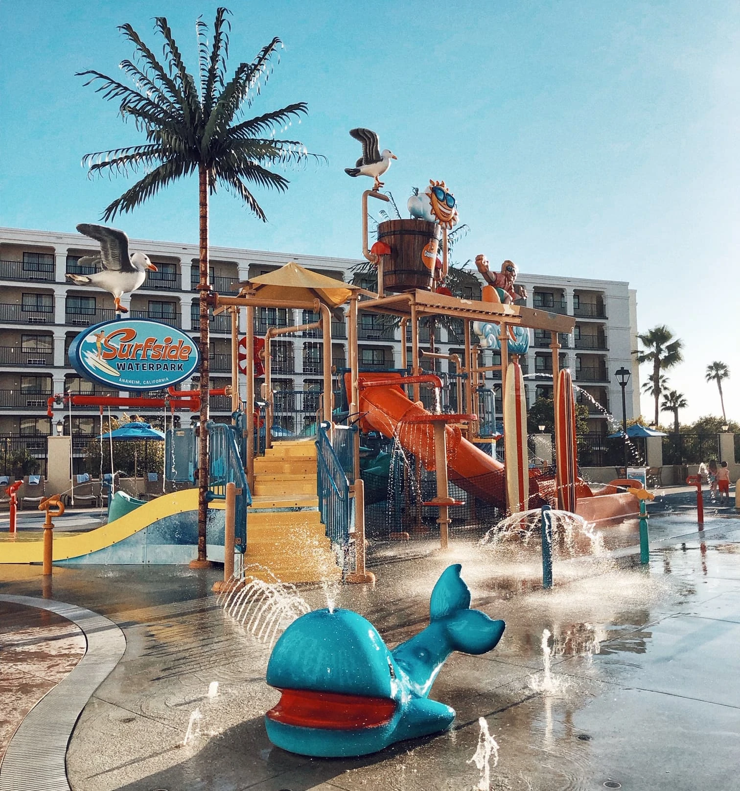 Courtyard By Marriott Anaheim Theme Park Entrance waterpark