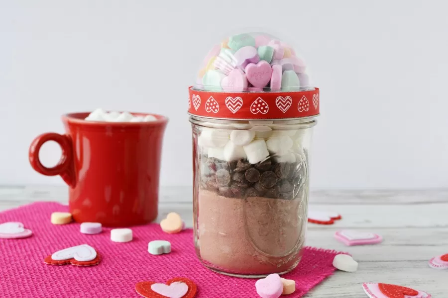 Hot Cocoa in a Jar for Valentine's Day