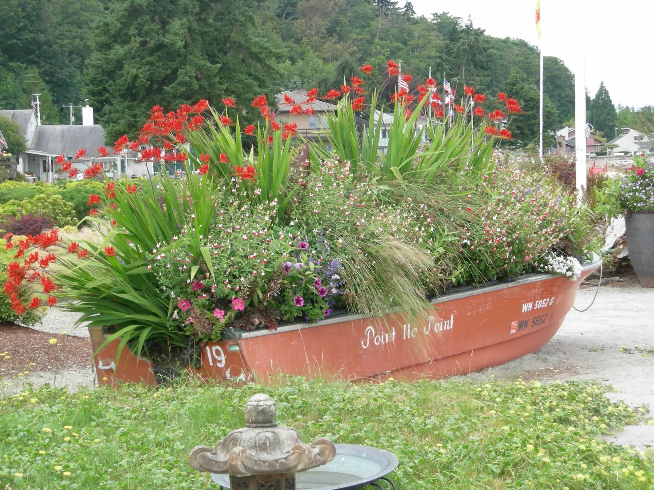 89+ Salvaged garden art projects - easy projects to enhance your garden!
