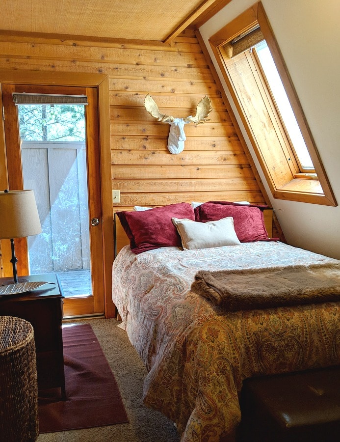 1st floor bedroom of Cedar Cove Lodge