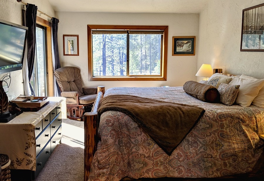 Cedar Cove Lodge Master Bedroom