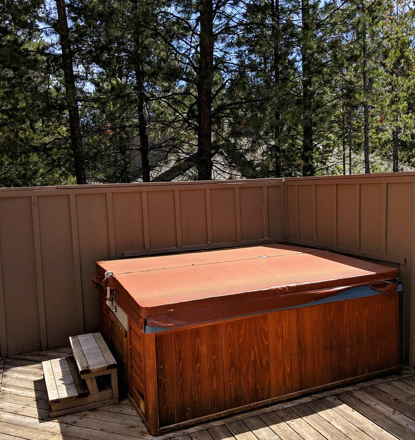 Outdoor Hot Tub at Cedar Cove Lodge in Sunriver