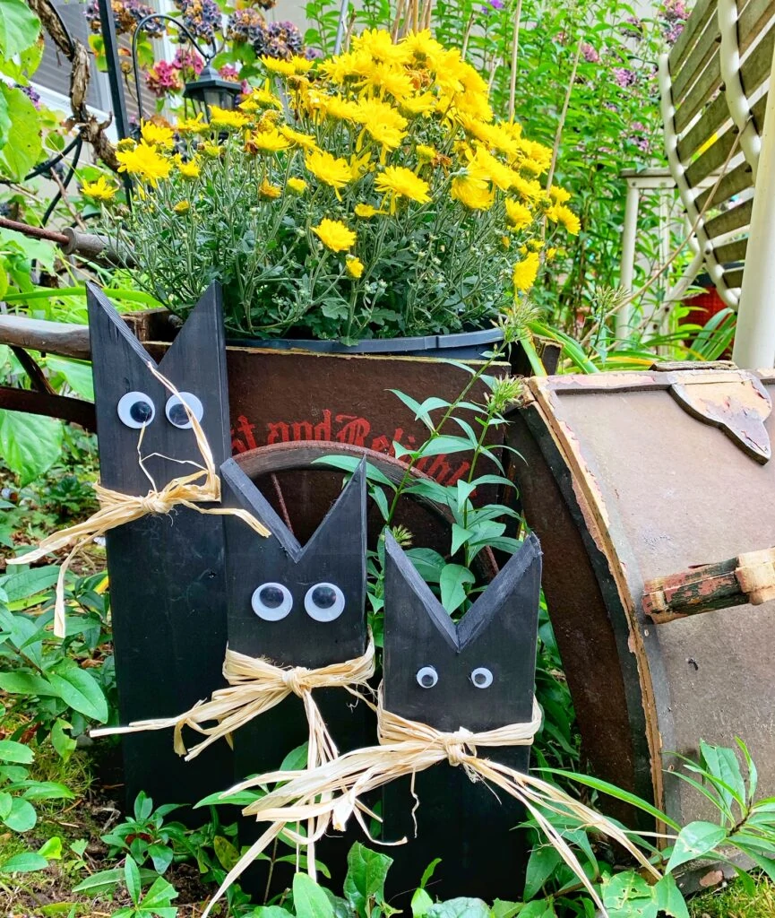 Wooden Halloween cats