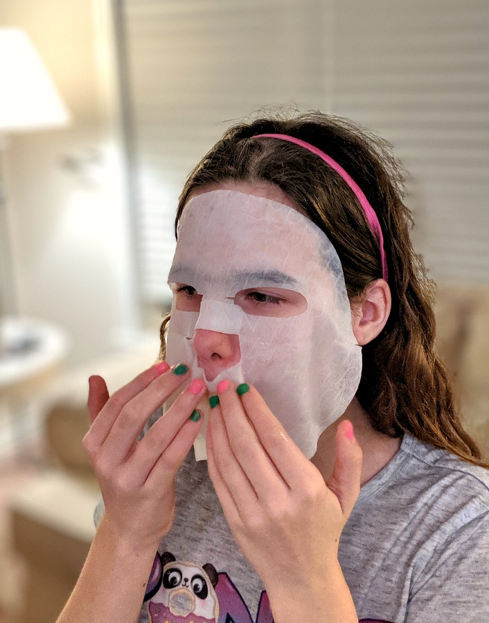 Facetory Mask on tween