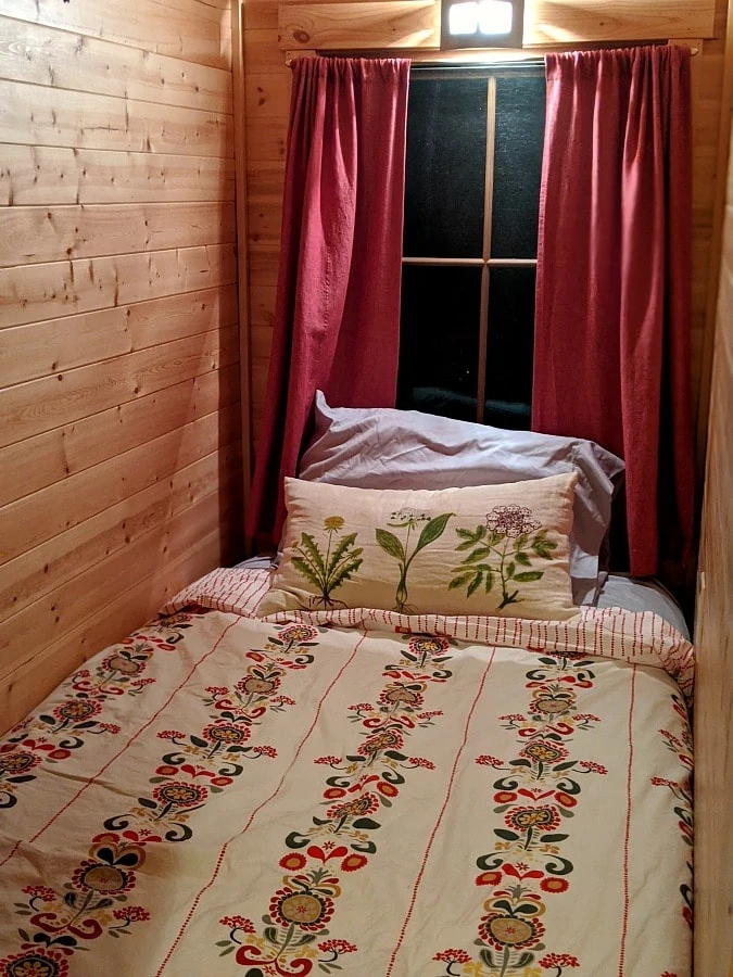 Single Bed in Mt Hood Tiny House