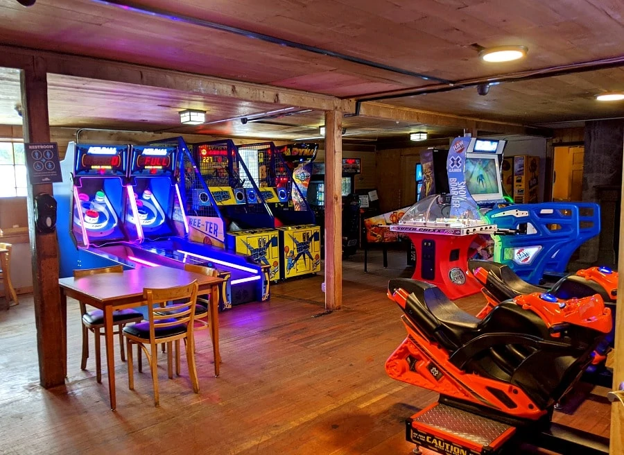 Ratskeller Arcade at Mt Hood