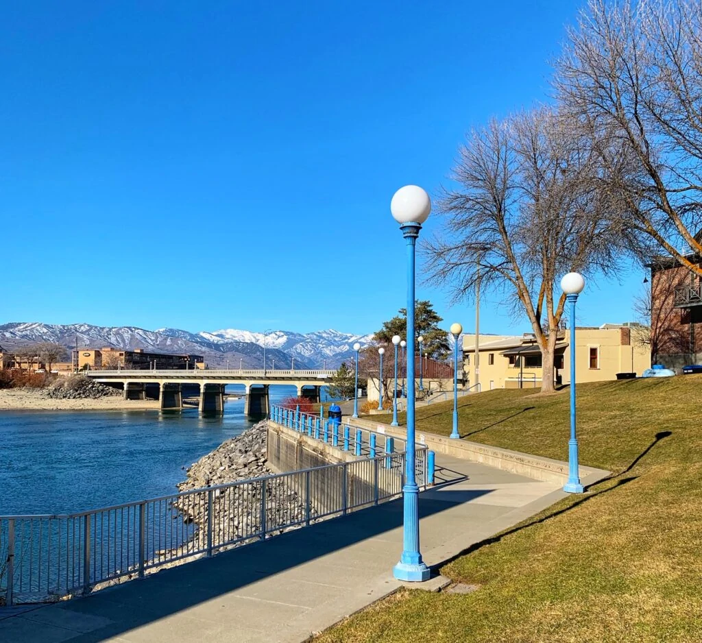 Lake Chelan waterfront Walk