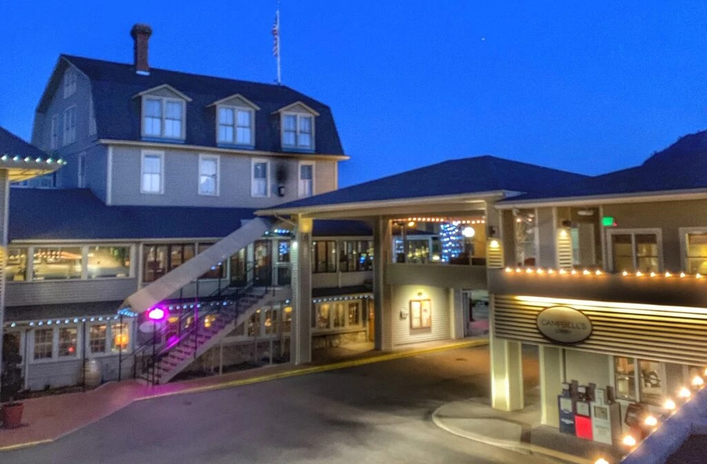 Campbells Resort at Lake Chelan at night