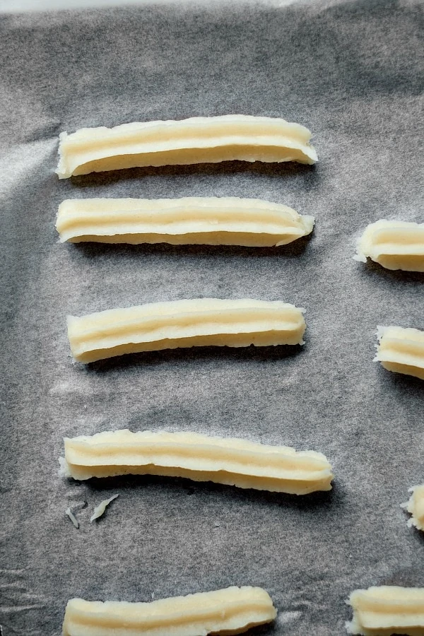 Making churros with a star tip