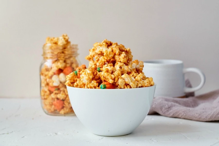 Caramel popcorn in a bowl