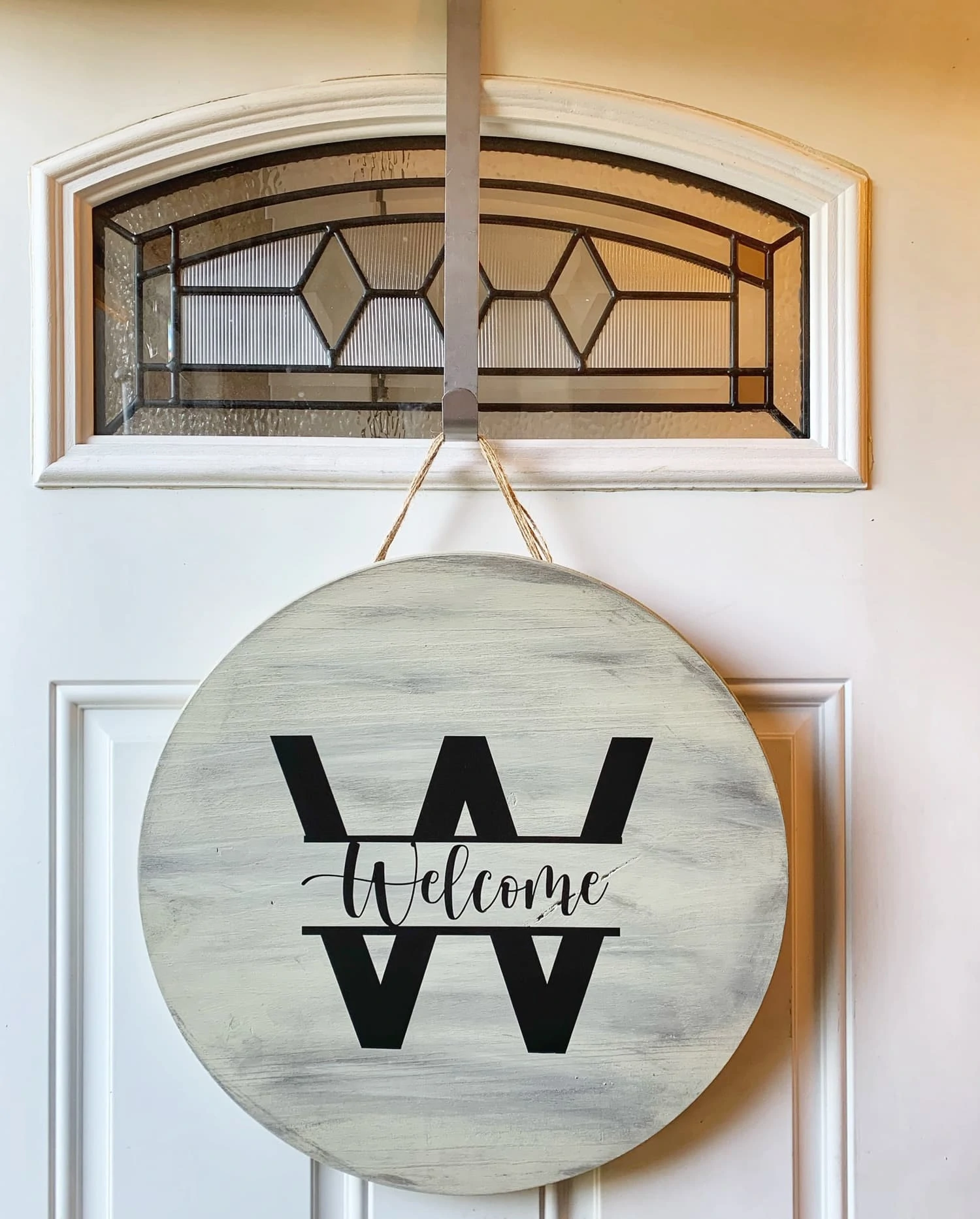 wooden welcome signs made from Home Depot Rounds