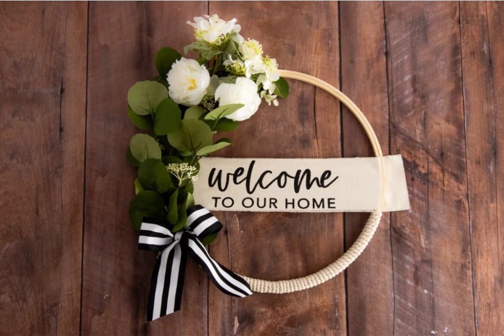 DIY Simple Eucalyptus Wreath with Welcome Sign