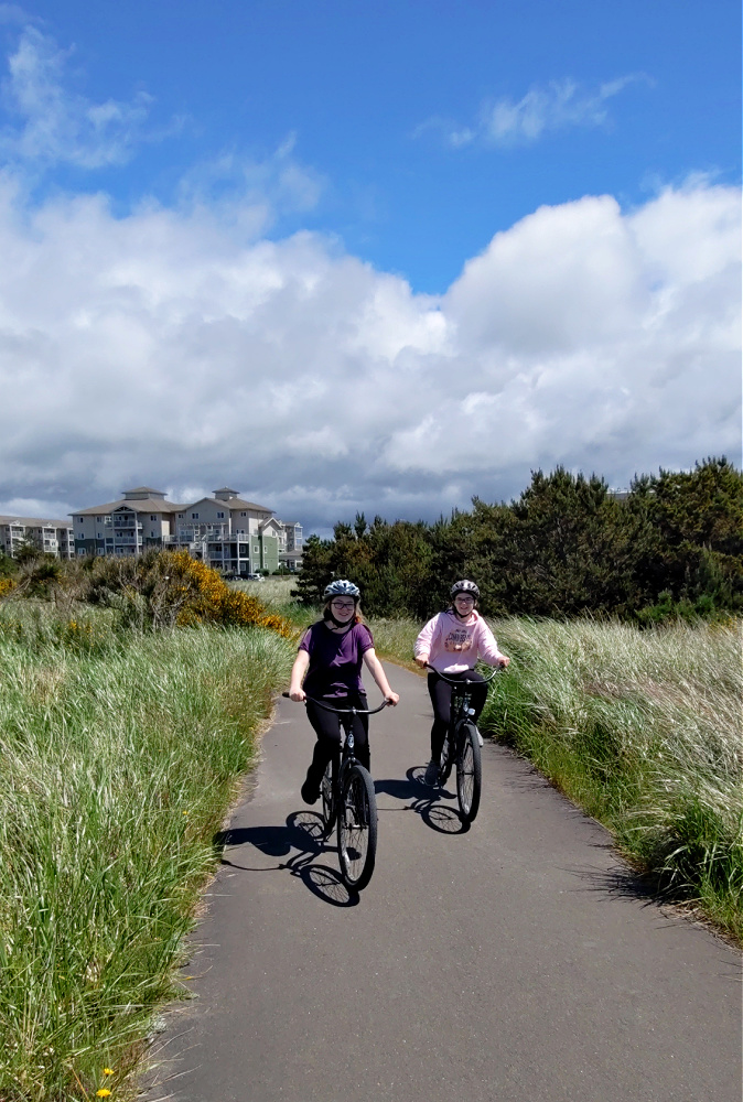 Bike riding on the Discovery Trail at Long Beach WA